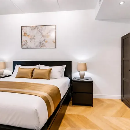 Elegant Premium With Balcony, Apartamento